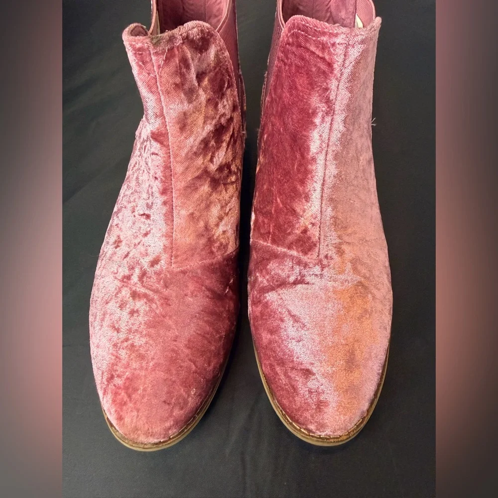 TOMS Pink Velvet Chelsea Ankle Boots Women’s Size 9